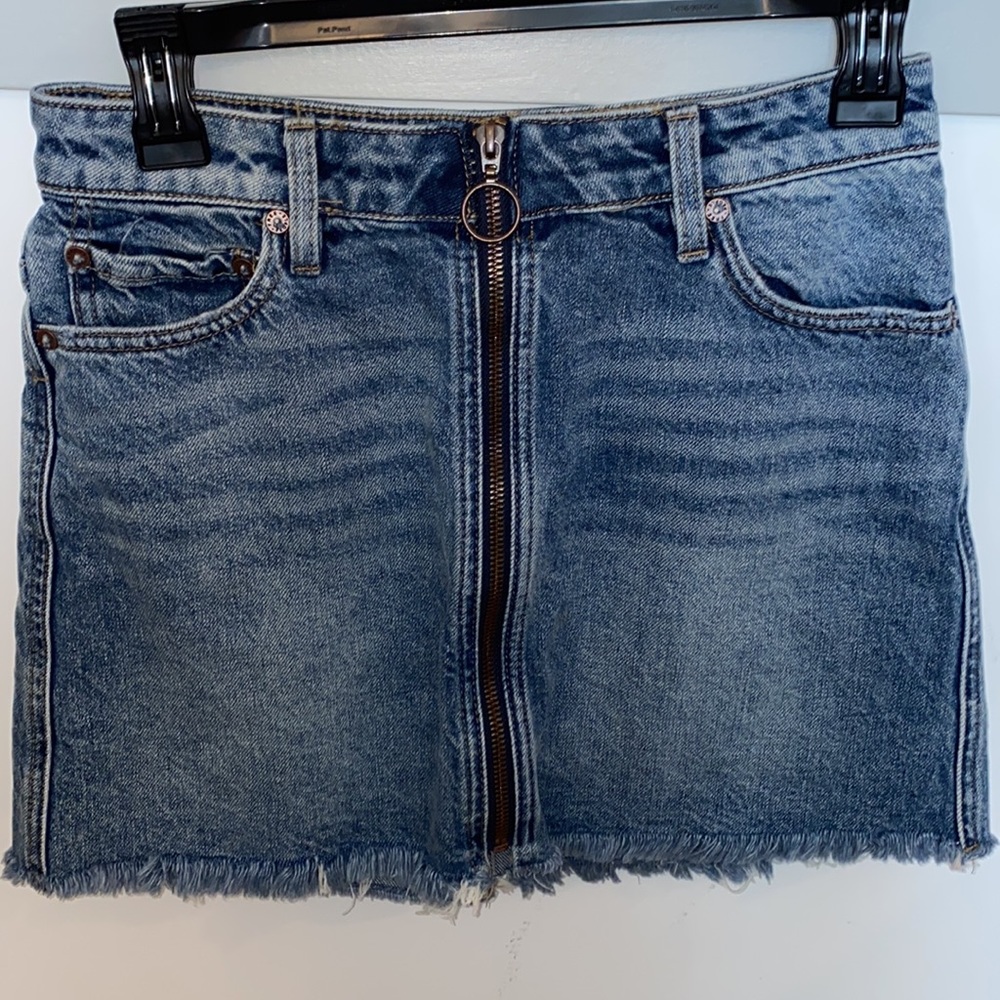 Free People Denim We The Free Zip It Up Mini Skirt Size 25 Waist -😍